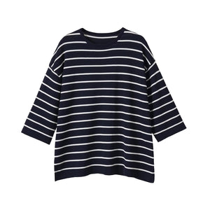 Simple and loose fine needle striped round neck knitted sweater for women