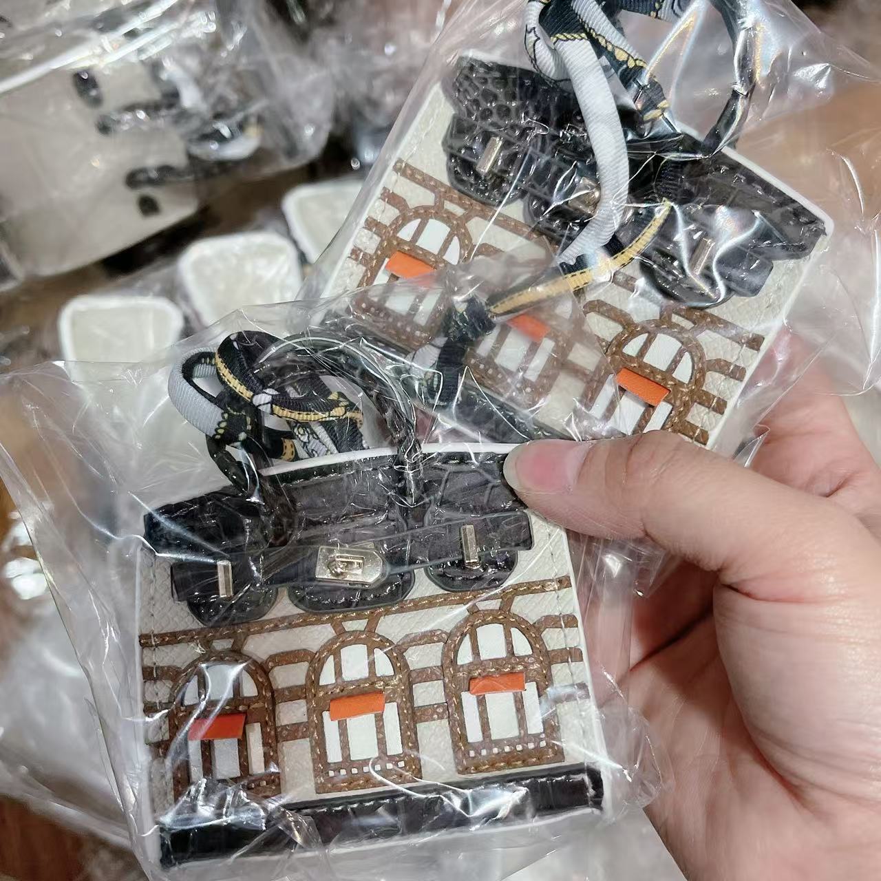 Small house bag mini window pendant headphone bag lipstick car key backpack backpack decoration eprolo