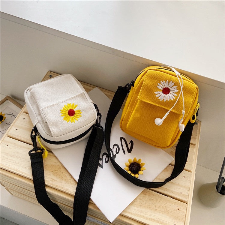 Small Daisy Canvas Small Bag Girl New Ins Japanese Messenger Bag Literary Student Shoulder Mobile Phone Bag