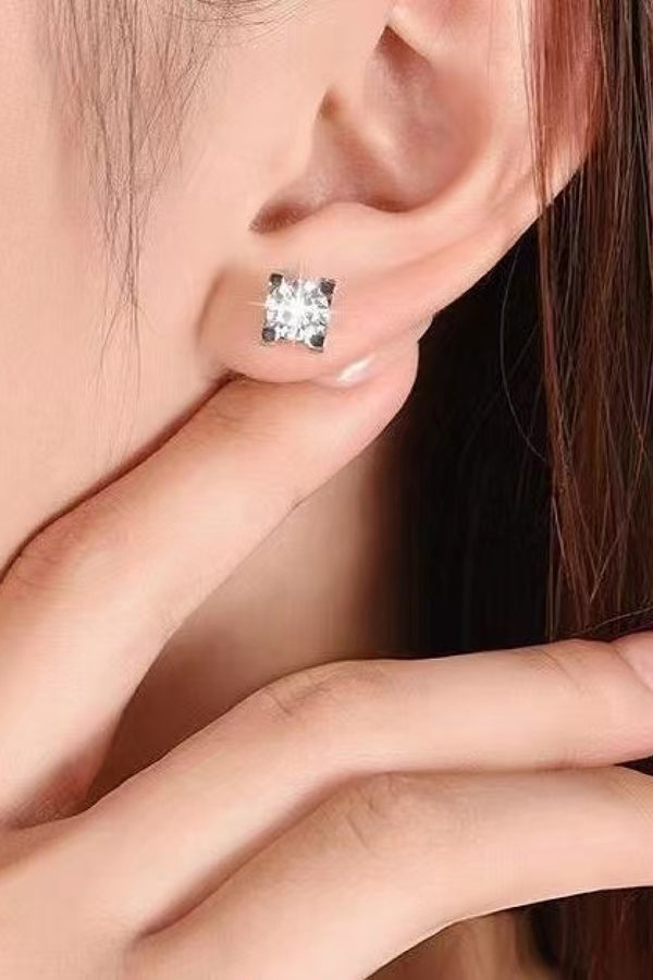 Go On 1 Carat Moissanite Stud Earrings